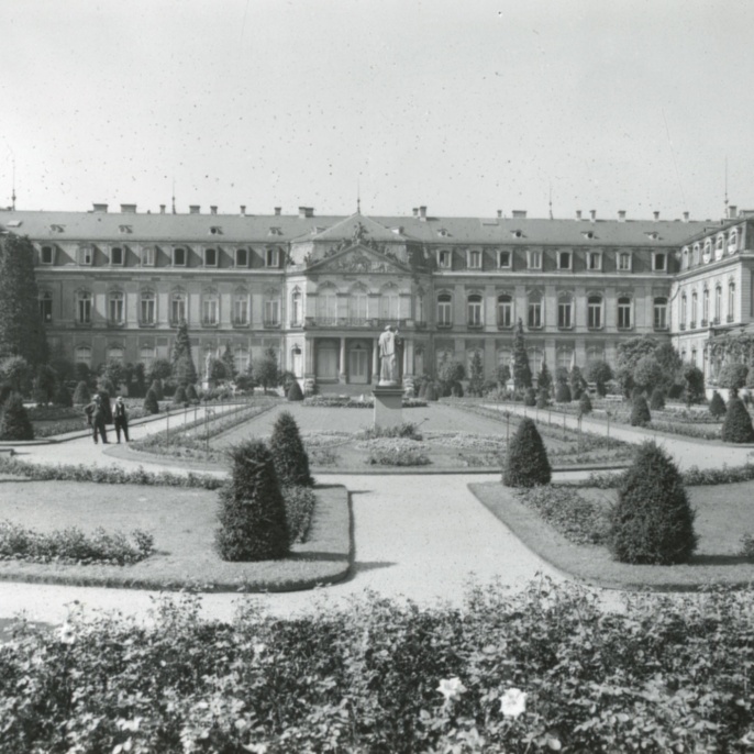 Stuttgart_Neues Schloss mit Rosengarten_1746-1807_Architekt_Fotograf_Datum_Großdias ifag149